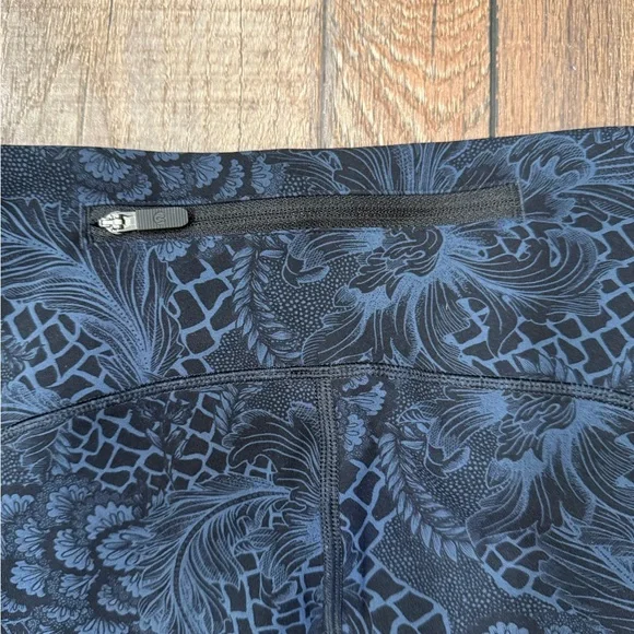 lululemon athletica Women's Navy Floral Joggers - Picture 6 of 10